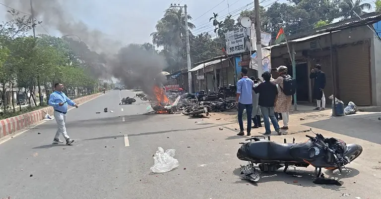 সংঘর্ষের পর আগুনে পোড়া মোটরসাইকেলের সারি